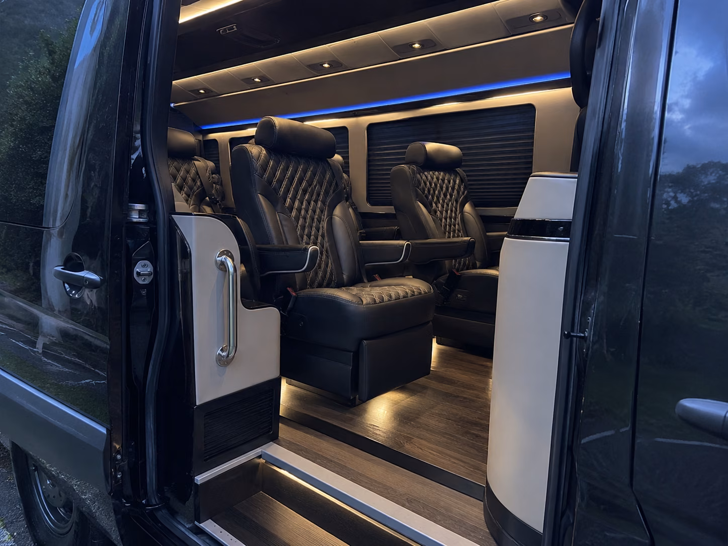 easily book transportation for your next prom 1