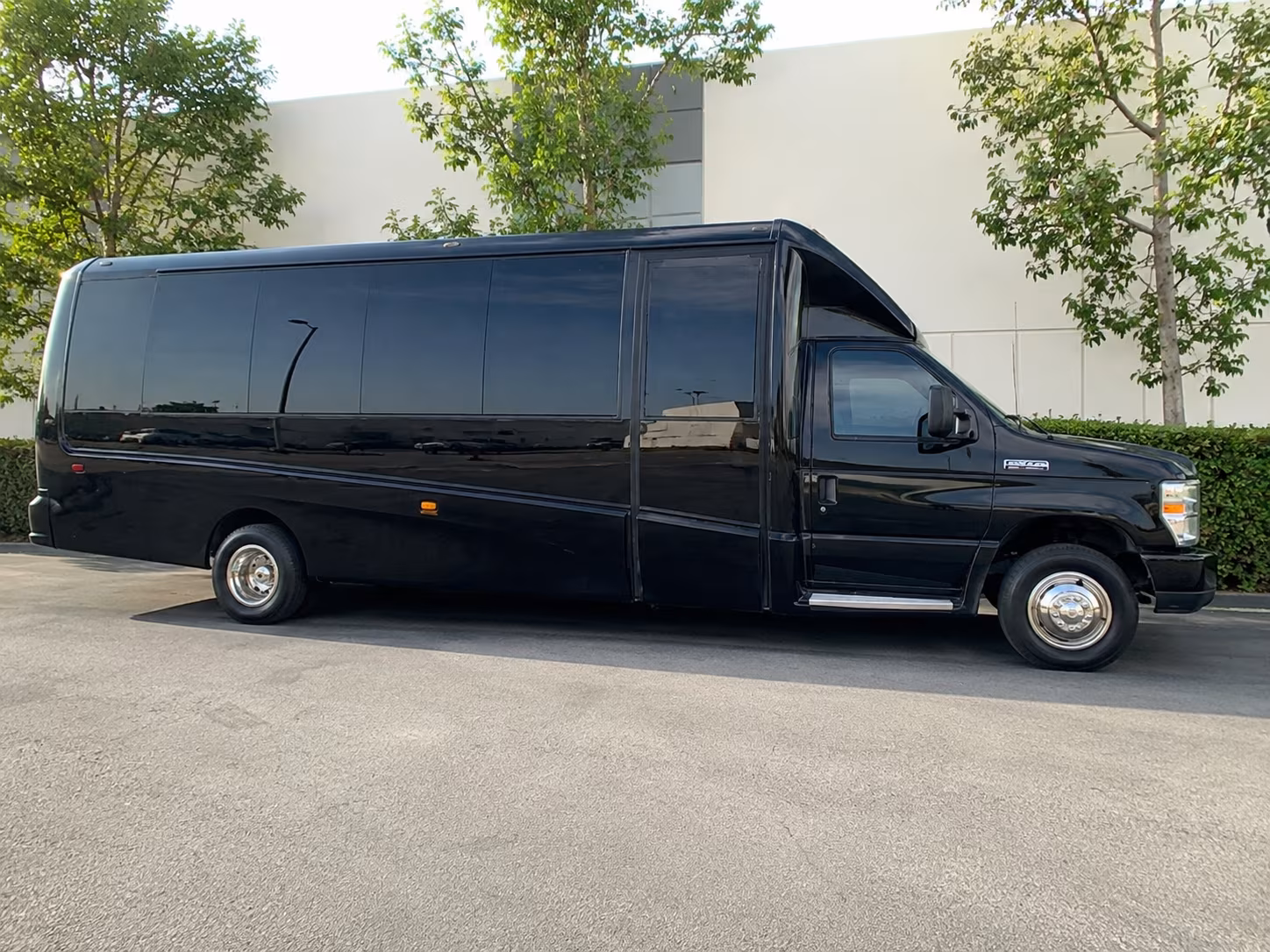 rent a minibus in hillsboro for a stress free prom night pickup route